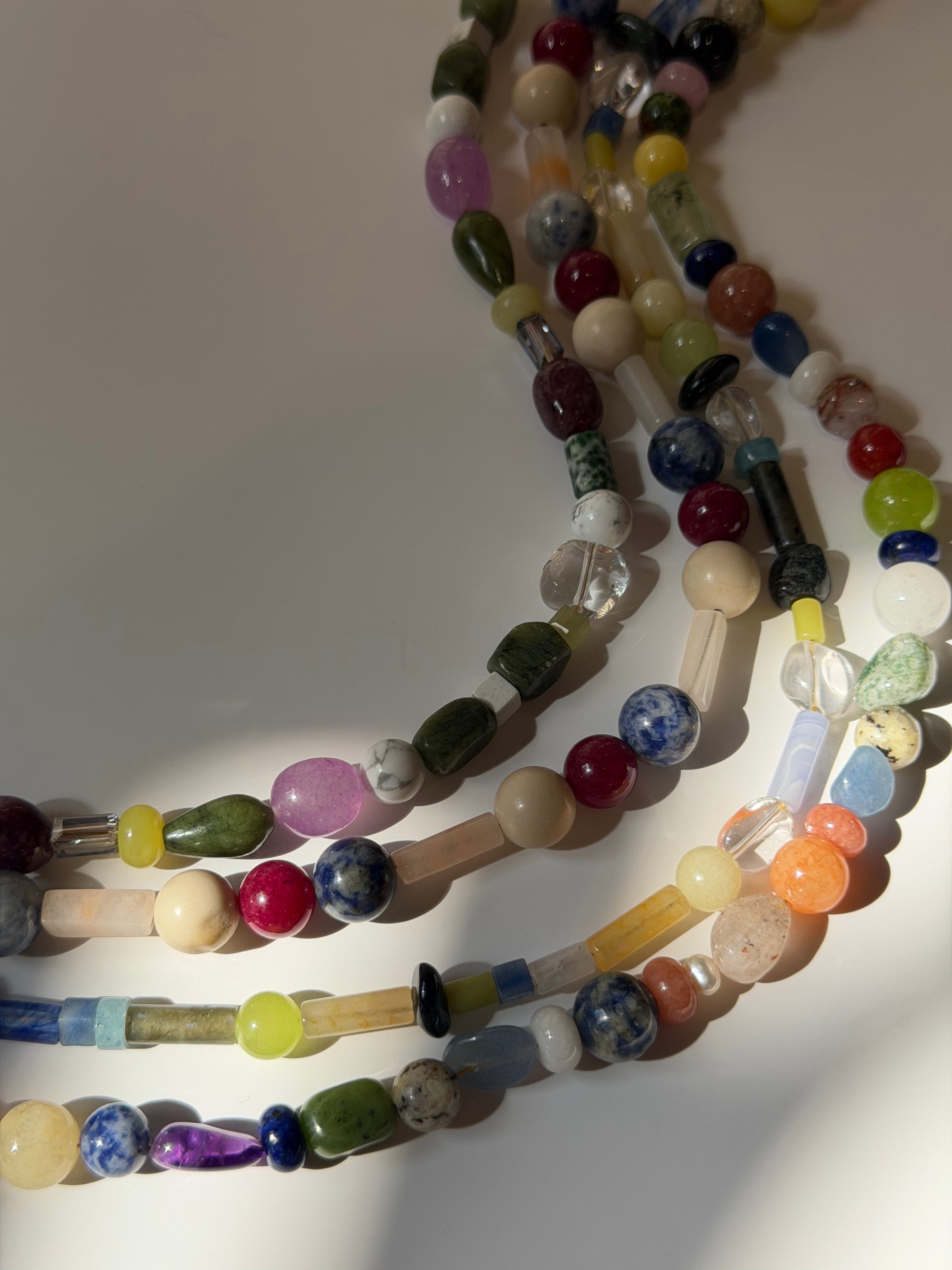NATURAL STONES NECKLACE - ORCHID