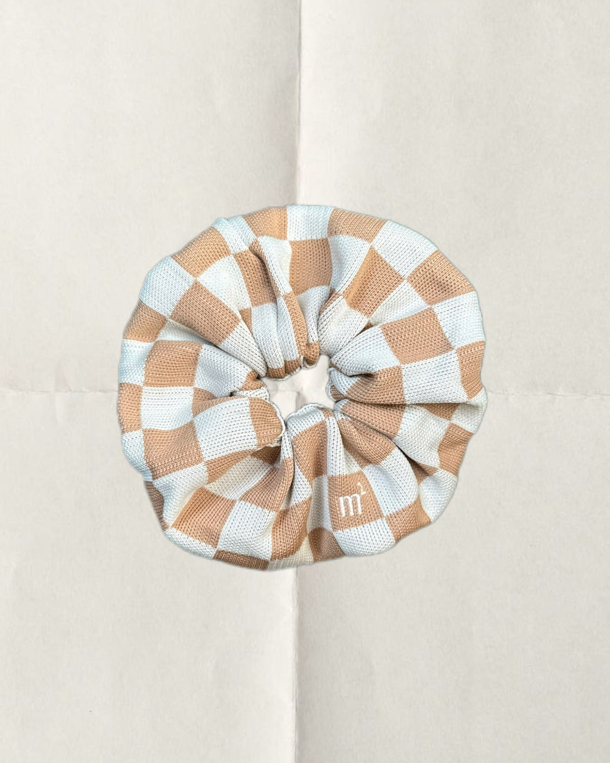 KNITTED SCRUNCHIE - BEIGE CHECKERED