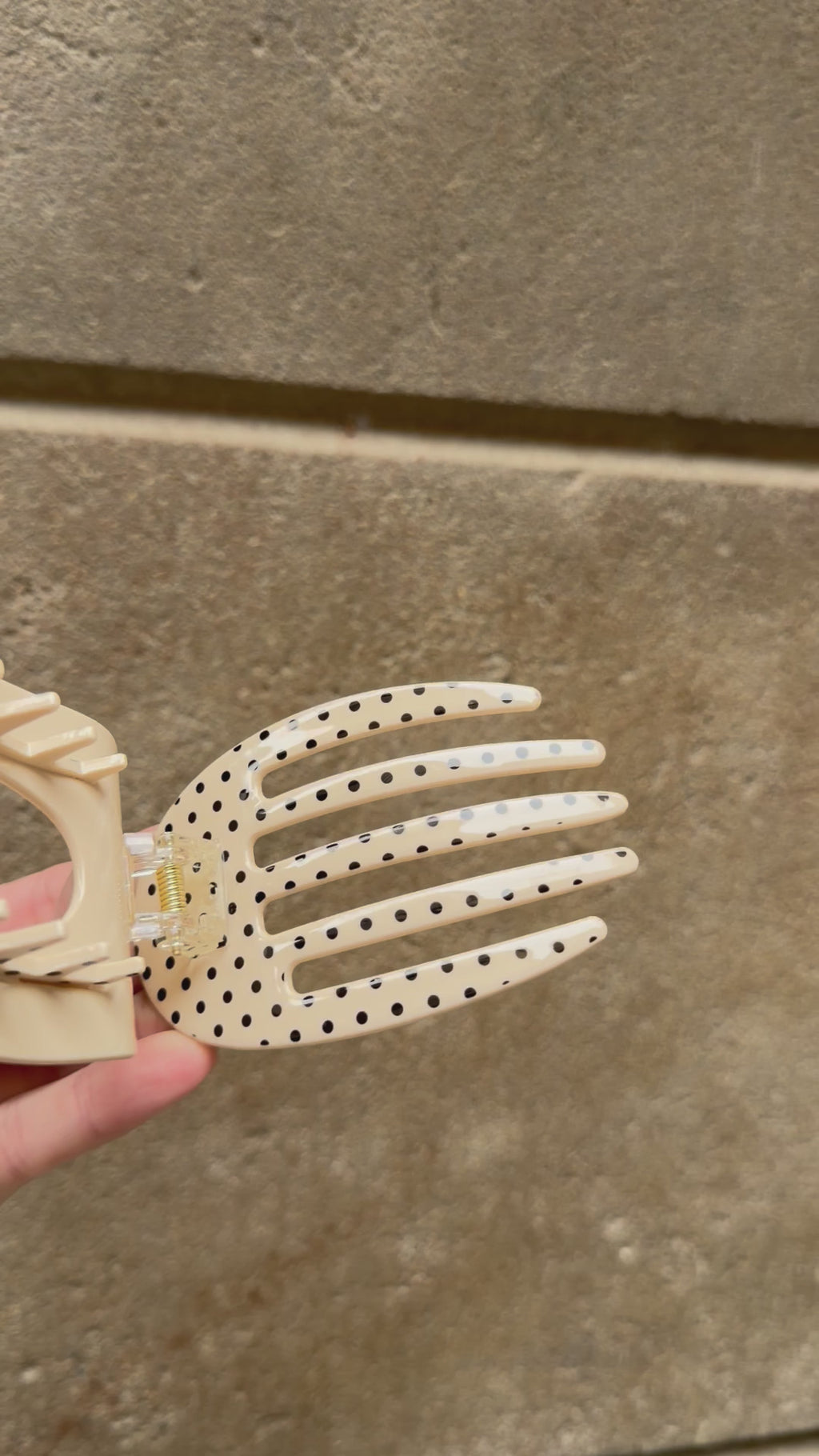 MUST CLAW - DOTS